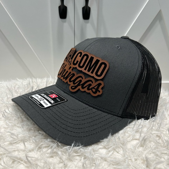 Laser engraved, ah, Como Chingas. Richardson 112 trucker hat. - Picture 1 of 2